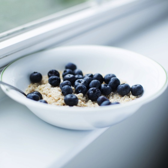 Healthy Foods On A Budget: Oatmeal with Blueberries