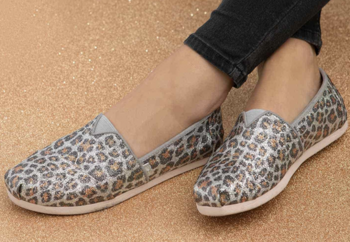 Toms Shoes Ends One-to-One Giving Model in Turnaround Plan - Bloomberg