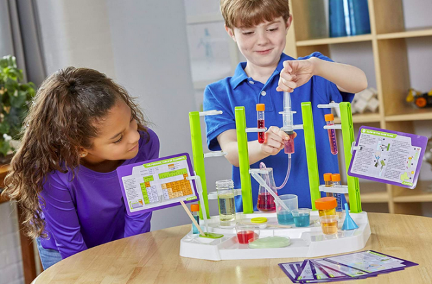 Thames & Kosmos Ooze Labs Chemistry Station Science Experiment Kit
