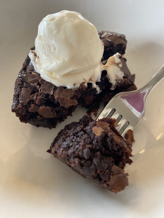 chocolate brownie with ice cream
