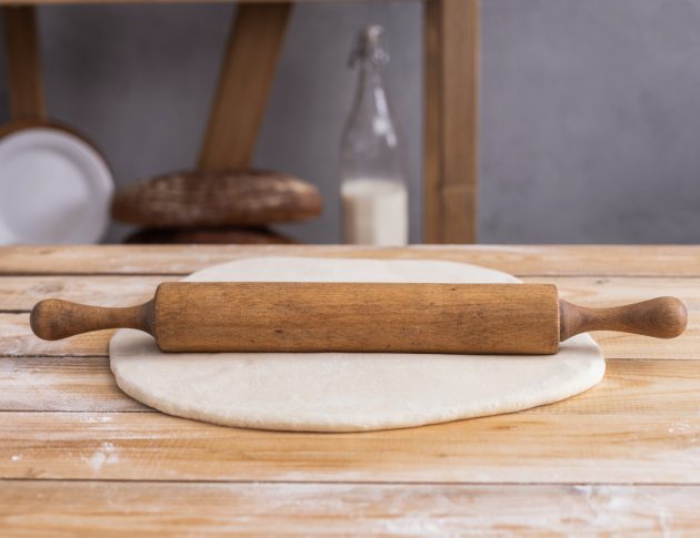 roll out pizza dough