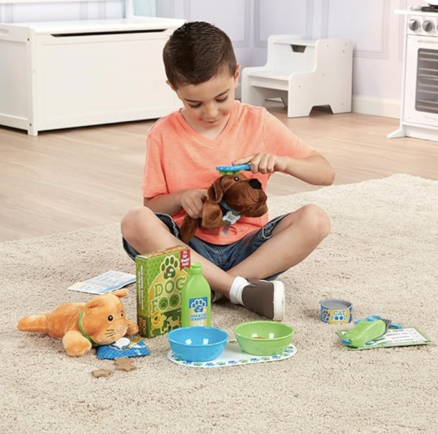 Melissa & Doug Feeding and Grooming Pet Care Play Set - Pretend Play Vet Toy Veterinarian Kit For Kids