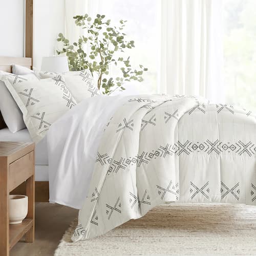Light-weight Patterned Comforter Sets