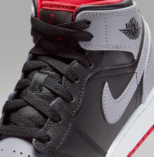 Nike Air Jordan 1 Mid Big Kids' Shoes 