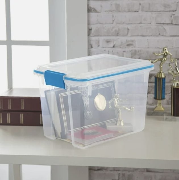 Sterilite 20 Quart Clear Gasket Box with Blue Latches & Gasket