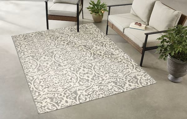 Mainstays 5' x 7' Gray Medallion Outdoor Rug deal