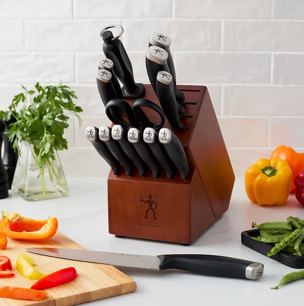 ZWILLING J.A. HENCKELS
Silvercap 15pc Knife Block Set